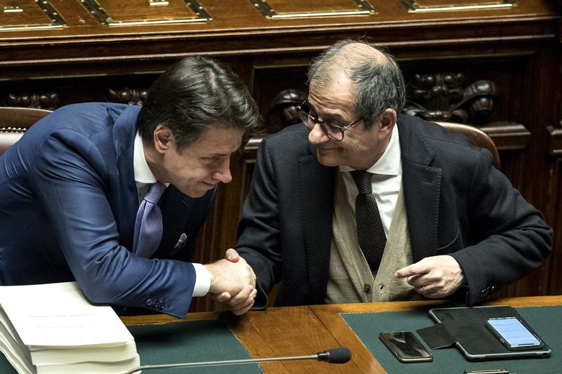 Tria piazza Btp con rendimenti giù.”Titoli interessanti con rischio contenuto” Tria piazza Btp con rendimenti giù.”Titoli interessanti con rischio contenuto”