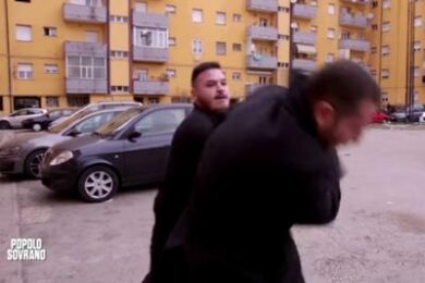 Tv, aggredita troupe di Rai 2 “Popolo sovrano” a Pescara