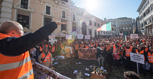 Gilet arancioni in piazza. Centinaio, Xylella: “I soldi ci sono, si parte”