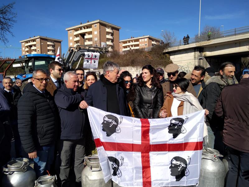 Galleria foto 'Protesta latte anche il Centro Italia è in fermento' - foto 1