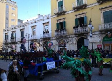 Putignano, il Carnevale si trasforma in una parata mondialista e LGBT