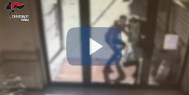 Scippatore seriale inchiodato dalle telecamere: era l’incubo delle anziane