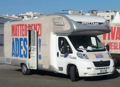 Genitori Renzi, così funzionava il sistema del “nero”. Indagato l’autista del camper di Matteo