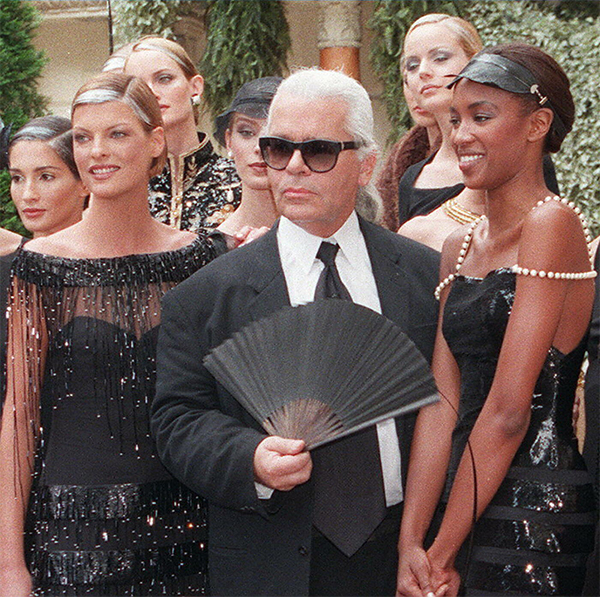 Karl Lagerfeld morto a 85 anni. Era direttore creativo di Fendi e Chanel Karl Lagerfeld morto a 85 anni. Era direttore creativo di Fendi e Chanel