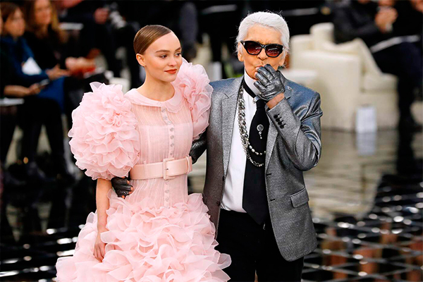 Karl Lagerfeld morto a 85 anni. Era direttore creativo di Fendi e Chanel Karl Lagerfeld morto a 85 anni. Era direttore creativo di Fendi e Chanel