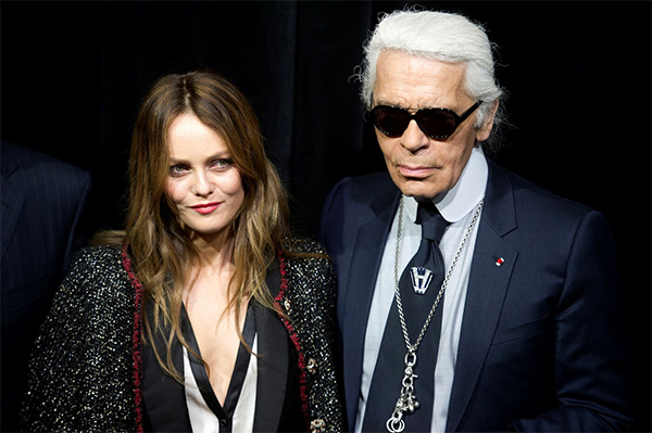Karl Lagerfeld morto a 85 anni. Era direttore creativo di Fendi e Chanel Karl Lagerfeld morto a 85 anni. Era direttore creativo di Fendi e Chanel