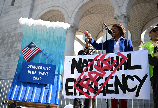 Trump: ricorso di 16 Stati Usa contro l’emergenza nazionale per il Muro Trump: ricorso di 16 Stati Usa contro l’emergenza nazionale per il Muro