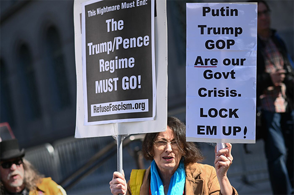 Trump: ricorso di 16 Stati Usa contro l’emergenza nazionale per il Muro Trump: ricorso di 16 Stati Usa contro l’emergenza nazionale per il Muro