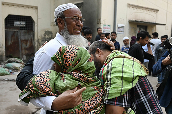 Bangladesh: a fuoco un condominio a Dakka, almeno 70 morti. FOTO Bangladesh: a fuoco un condominio a Dakka, almeno 70 morti. FOTO