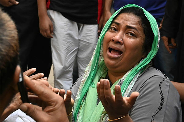 Bangladesh: a fuoco un condominio a Dakka, almeno 70 morti. FOTO Bangladesh: a fuoco un condominio a Dakka, almeno 70 morti. FOTO