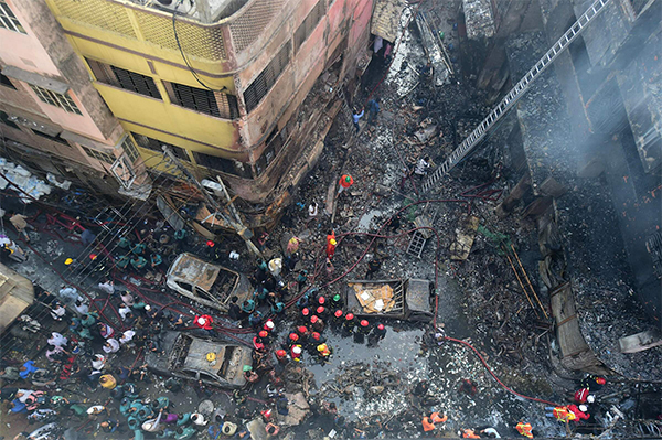Bangladesh: a fuoco un condominio a Dakka, almeno 70 morti. FOTO Bangladesh: a fuoco un condominio a Dakka, almeno 70 morti. FOTO
