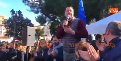 Salvini durante un comizio in Sardegna: “Cantano Bella ciao, andate a Sanremo”