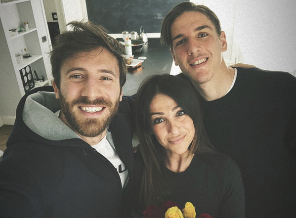 Zaniolo pace con le Iene. De Devitiis si scusa. Rose rosse per mamma Francesca Zaniolo pace con le Iene. De Devitiis si scusa. Rose rosse per mamma Francesca