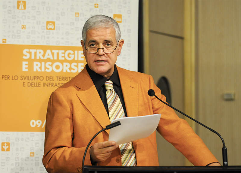 La parabola di Roberto Formigoni. Il Celeste e la caduta degli dei