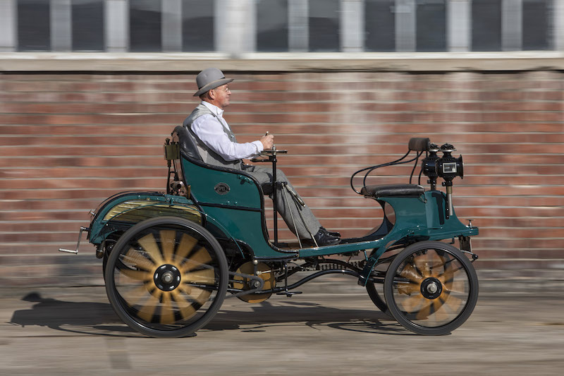 Opel, da 120 anni pioniere nell’offerta di innovazioni tecnologiche Opel, da 120 anni pioniere nell’offerta di innovazioni tecnologiche