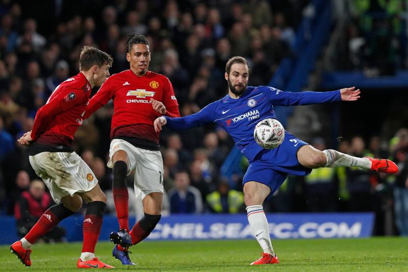 Higuain rigore: da Milan-Juventus (tirato) a Manchester City-Chelsea (non tirato) Higuain rigore: da Milan-Juventus (tirato) a Manchester City-Chelsea (non tirato)