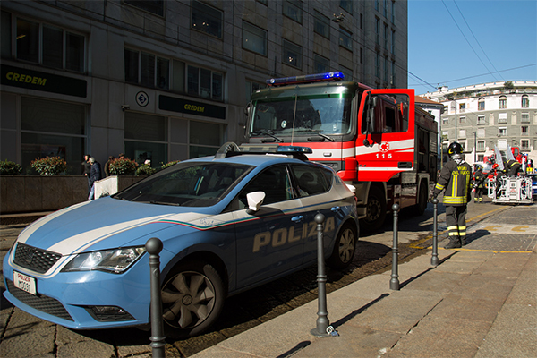 Palazzo d’epoca in fiamme in Via Turati. L’edificio ospita sede di Valentino