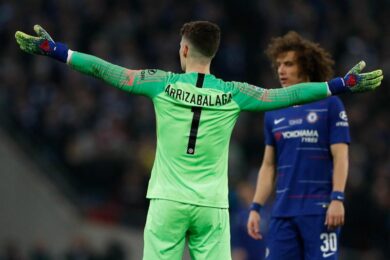 Chelsea, Kepa prende una multa salatissima. Sarri resta sotto esame