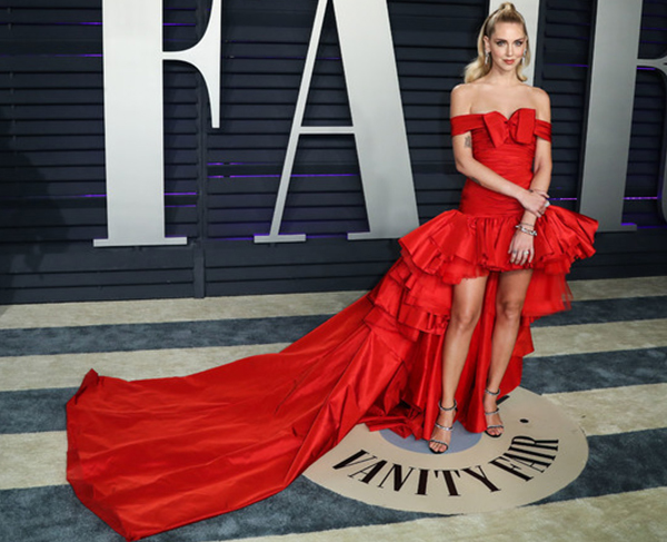 Chiara Ferragni, tutti ai suoi piedi…A ruba i sandali degli Oscar (da 700 €) Chiara Ferragni, tutti ai suoi piedi…A ruba i sandali degli Oscar (da 700 €)