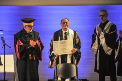 Iulm, diploma ad honorem a Roberto Vecchioni