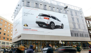Citroen, a Milano una “Maxi” affissione per stupire