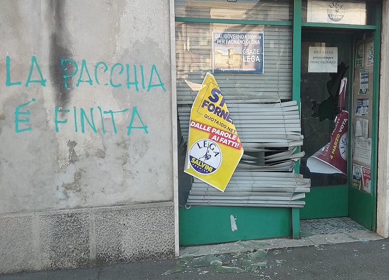 Lega, raid vandalico contro sede nel varesotto: “La pacchia è finita” Lega, raid vandalico contro sede nel varesotto: “La pacchia è finita”