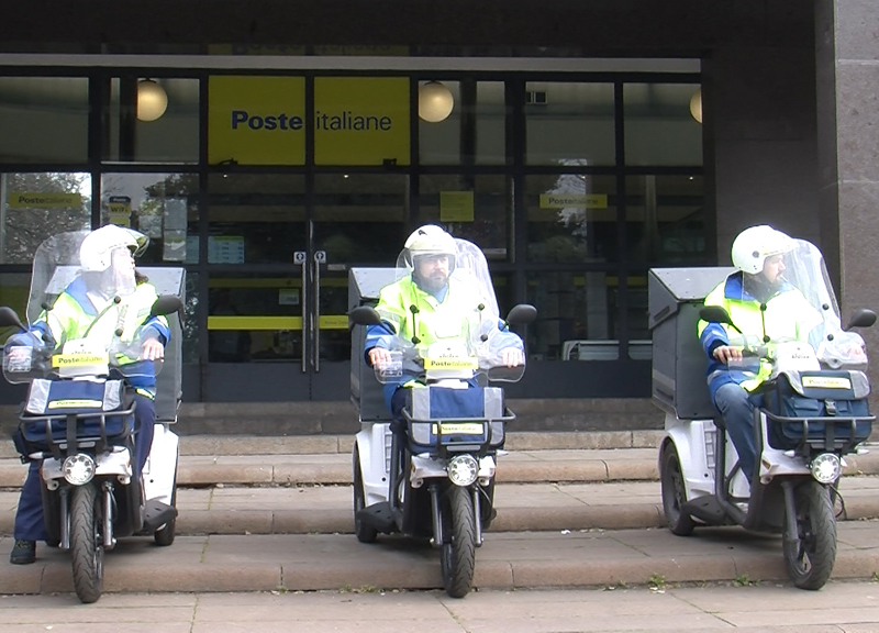 Tricicli elettrici ai portalettere di Roma: mobilità sostenibile secondo Poste
