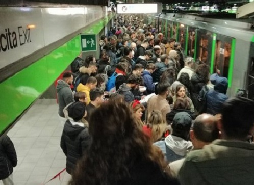 Metro Milano, brusca frenata a Loreto: un ferito grave, treni stop un’ora Metro Milano, brusca frenata a Loreto: un ferito grave, treni stop un’ora