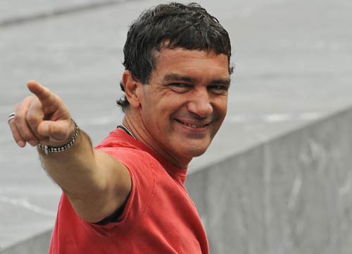 Banderas a Roma, testimonial del nuovo social TaTaTu: vedi film per fare soldi Banderas a Roma, testimonial del nuovo social TaTaTu: vedi film per fare soldi