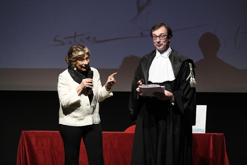 CHARLIE HEBDO e la SATIRA sono INNOCENTI, il verdetto a teatro CHARLIE HEBDO e la SATIRA sono INNOCENTI, il verdetto a teatro