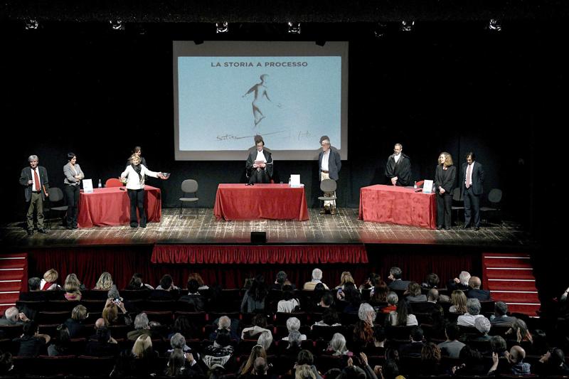CHARLIE HEBDO e la SATIRA sono INNOCENTI, il verdetto a teatro CHARLIE HEBDO e la SATIRA sono INNOCENTI, il verdetto a teatro