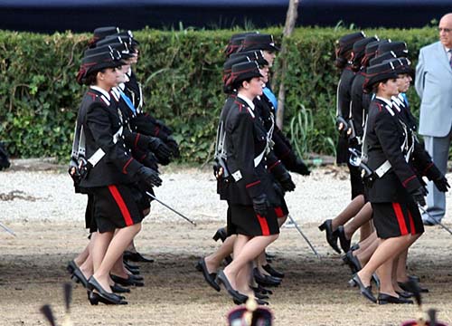 Stanze Rosa, parte la campagna dei carabinieri a difesa delle donne Stanze Rosa, parte la campagna dei carabinieri a difesa delle donne