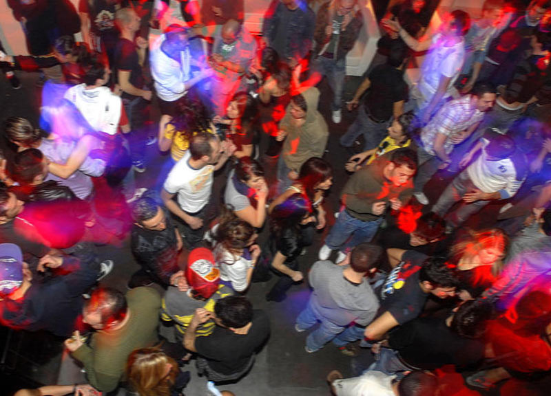 Festa della donna, ragazze depredate in discoteca: arrestati due rapinatori Festa della donna, ragazze depredate in discoteca: arrestati due rapinatori