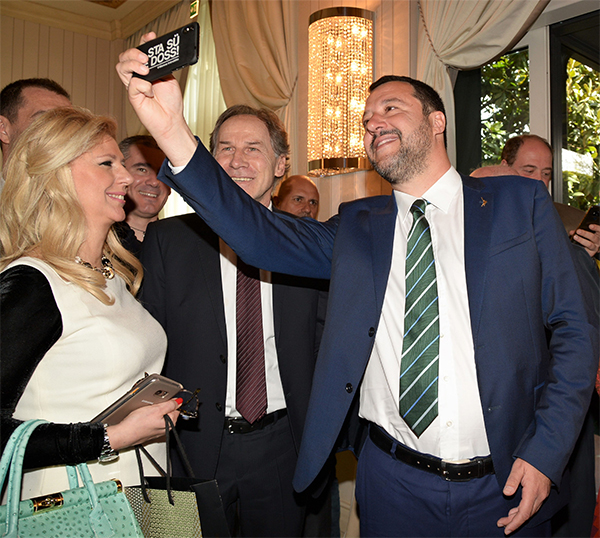 Salvini: apprezzo le parole di Berlusconi.Ma gli italiani non vogliono il caos Salvini: apprezzo le parole di Berlusconi.Ma gli italiani non vogliono il caos