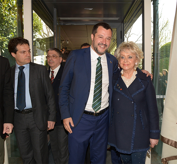 Salvini: apprezzo le parole di Berlusconi.Ma gli italiani non vogliono il caos Salvini: apprezzo le parole di Berlusconi.Ma gli italiani non vogliono il caos