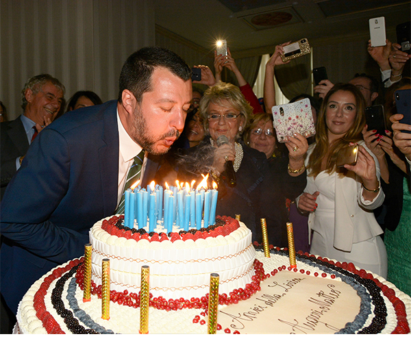 Salvini: apprezzo le parole di Berlusconi.Ma gli italiani non vogliono il caos Salvini: apprezzo le parole di Berlusconi.Ma gli italiani non vogliono il caos