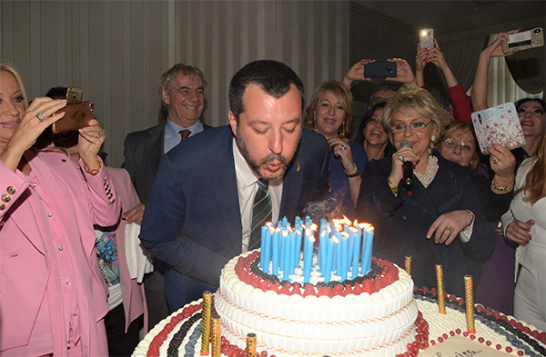 Salvini: apprezzo le parole di Berlusconi.Ma gli italiani non vogliono il caos Salvini: apprezzo le parole di Berlusconi.Ma gli italiani non vogliono il caos