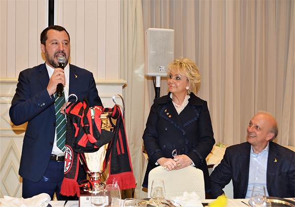 Salvini: apprezzo le parole di Berlusconi.Ma gli italiani non vogliono il caos Salvini: apprezzo le parole di Berlusconi.Ma gli italiani non vogliono il caos