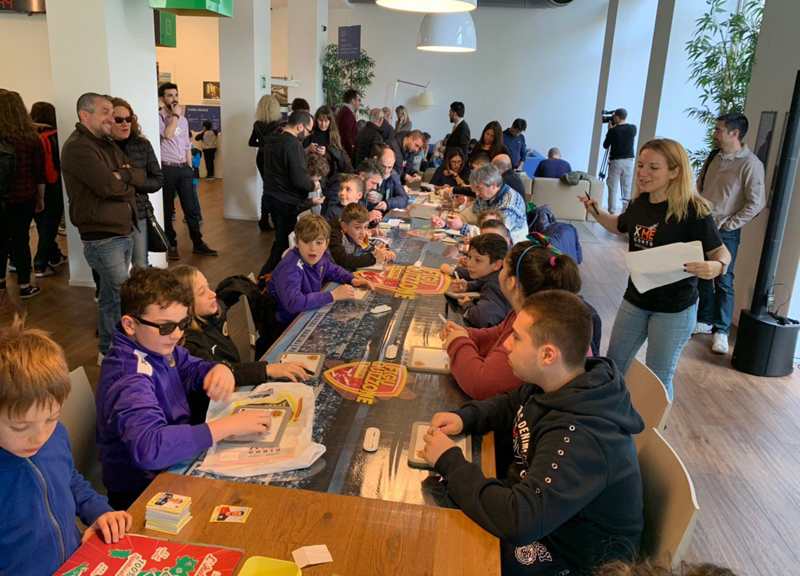 Approda a Milano Panini Tour Up! 2019: le figurine affollano la filiale Intesa Approda a Milano Panini Tour Up! 2019: le figurine affollano la filiale Intesa