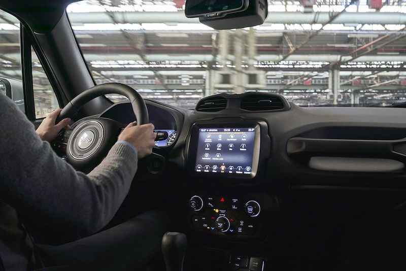 Galleria foto 'Per i lettori francesi di SUV Crossover Jeep Renegade è“SUV Urbain de l’Année”' - foto 9