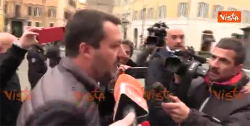 Salvini scherza con giornalisti: Mia vera preoccupazione il derby di domenica Salvini scherza con giornalisti: Mia vera preoccupazione il derby di domenica