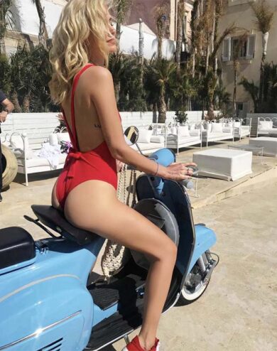 Chiara Ferragni in Sicilia per uno shooting. In mostra il lato b. FOTO