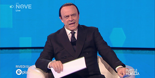 Crozza/Berlusconi: Se i cinesi mi rubano i dati sono rovinato Crozza/Berlusconi: Se i cinesi mi rubano i dati sono rovinato