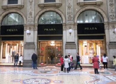 Prada, nel 2018 -17,6% di utile netto e aumento dei ricavi del 3%