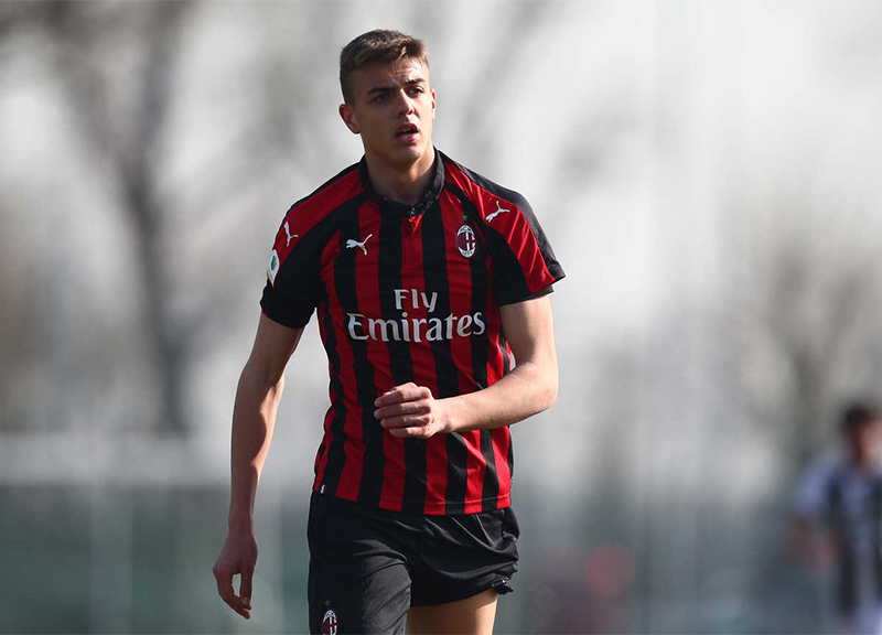 Milan: dinastia Maldini, Daniel apprendista fenomeno con la maglia 10. Video Milan: dinastia Maldini, Daniel apprendista fenomeno con la maglia 10. Video