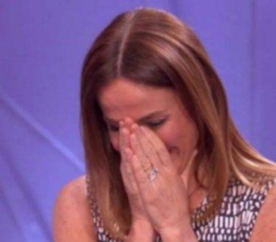 La TV è un pianto: nei talk show è gara a chi lacrima di più