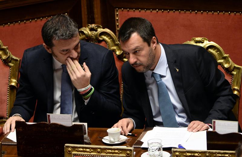 Diciotti, Salvini evita il processo. Solo tre i voti contrari del M5S Diciotti, Salvini evita il processo. Solo tre i voti contrari del M5S