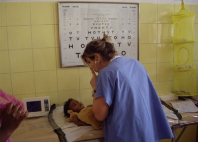 I migranti non portano malattie: si ammalano in Italia