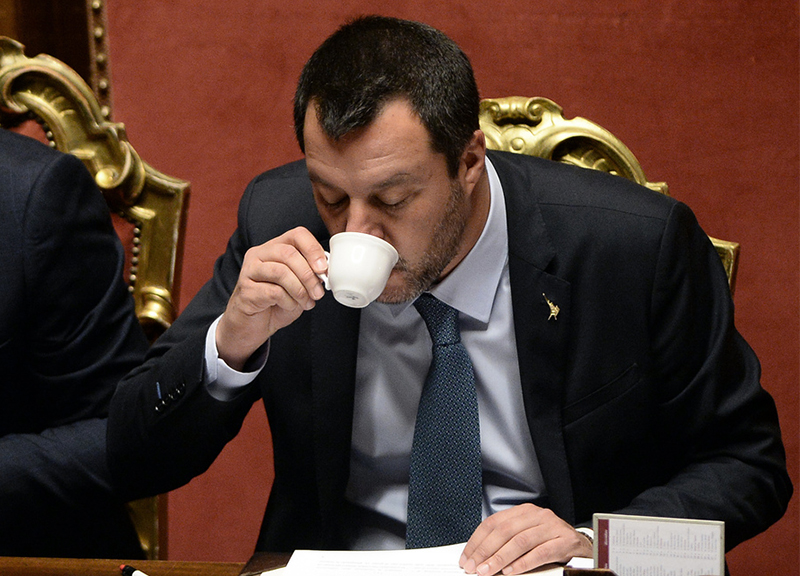 Diciotti, Salvini evita il processo. Solo tre i voti contrari del M5S Diciotti, Salvini evita il processo. Solo tre i voti contrari del M5S
