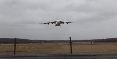 Troppo vento in pista, l’atterraggio dell’Airbus è da brividi